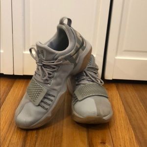 Paul George basketball shoes